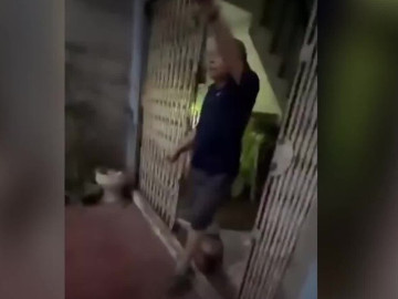 Tạm giữ người đàn ông đẩy ngã phụ nữ bế con ở Hà Nội