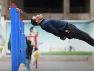 Cảnh báo hiểm họa liệt toàn thân từ liệu pháp kéo giãn cột sống cổ trên mạng