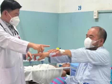 Tắm ngay sau đi nắng về, người đàn ông bất ngờ đột quỵ nhồi máu não