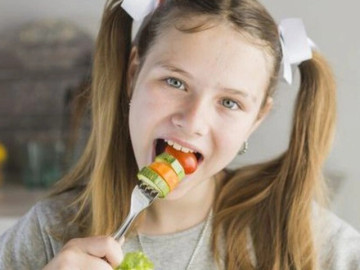 Mùa thi, ăn đúng 5 thứ này trước giờ học: Não 'chạy nhanh hơn', nhớ lâu hơn