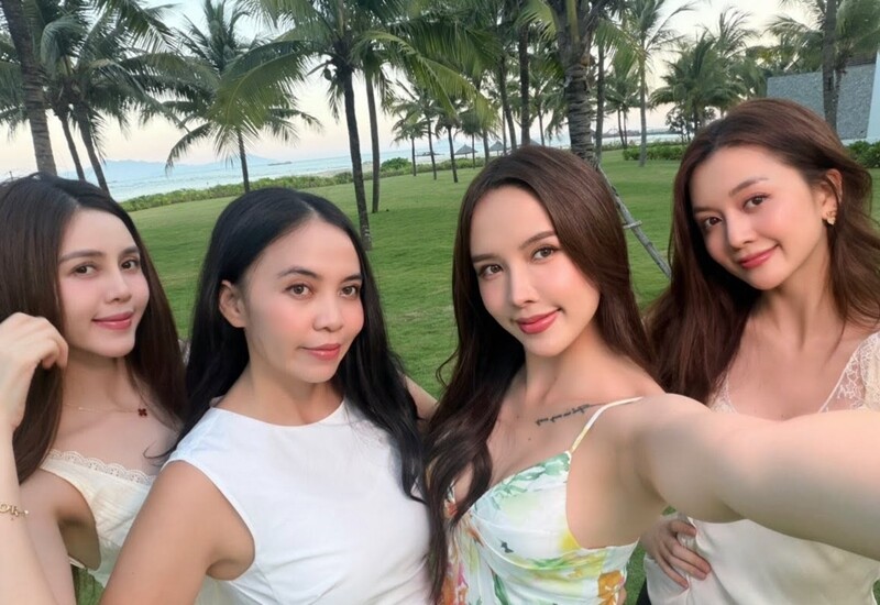 Mới đây, trên trang cá nhân, nữ ca sĩ Thiều Bảo Trang đã thu hút sự chú ý từ người hâm mộ khi chia sẻ về chuyến đi nghỉ dưỡng đặc biệt cùng các chị em gái trong gia đình.