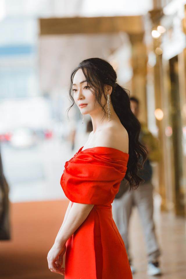 Nữ nghệ sĩ đóng 2 vai phản diện trong 2 phim giờ vàng phát sóng cùng lúc.