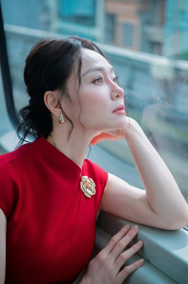 Cô được mệnh danh là “mỹ nhân có đôi mắt buồn đẹp nhất Việt Nam”.