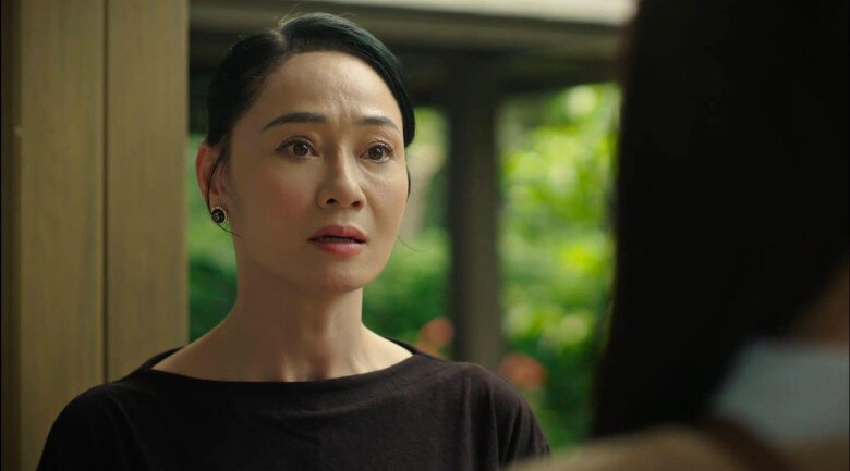 Vai bà Dung - mẹ của bạn trai Thương (Quỳnh Kool) do Quách Thu Phương đảm nhận – liên tục khiến khán giả ức chế.