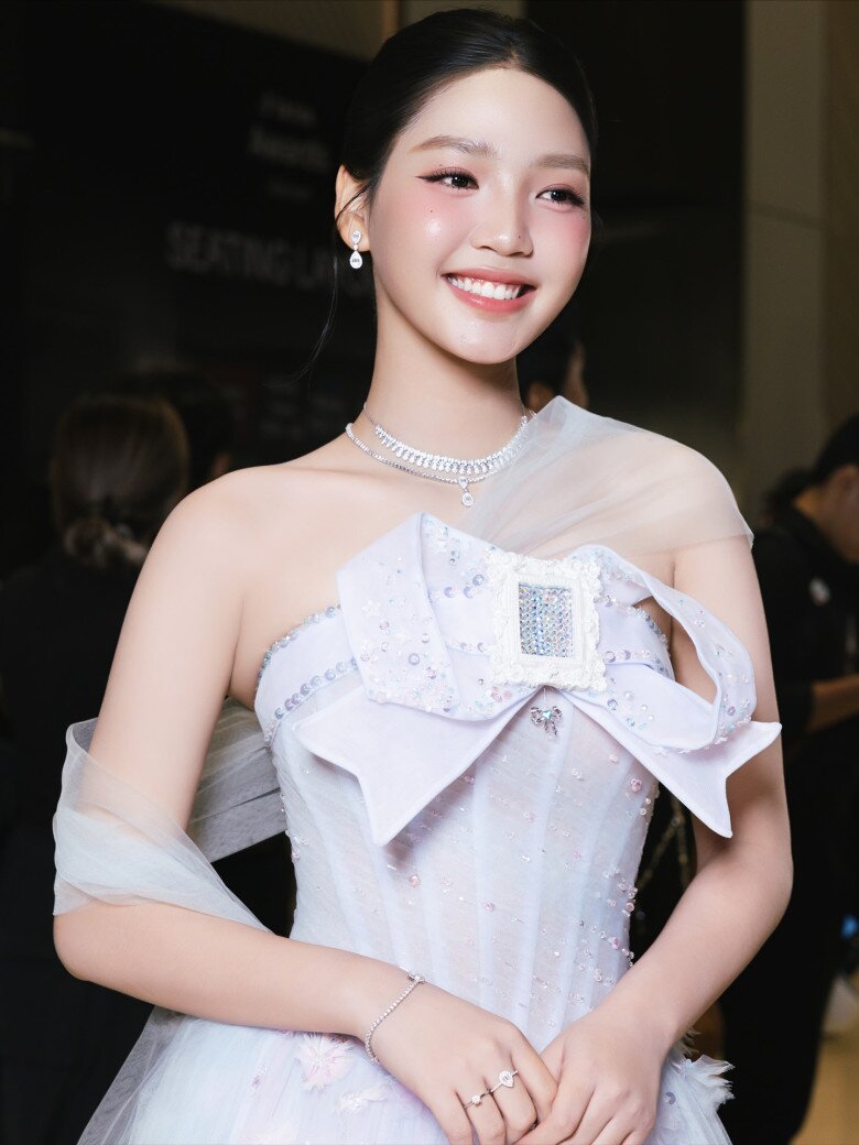 Đoàn Minh Anh bén duyên với nghệ thuật từ năm 7 tuổi qua vai trò người mẫu ảnh và diễn viên quảng cáo.
