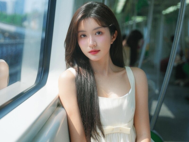 Từng gây thương nhớ với vẻ ngoài nhí nhảnh, ngọt ngào trong bộ phim đình đám Thương Ngày Nắng Về, nữ diễn viên Ngọc Huyền (sinh năm 1999) giờ đây đã là "vợ người ta". 