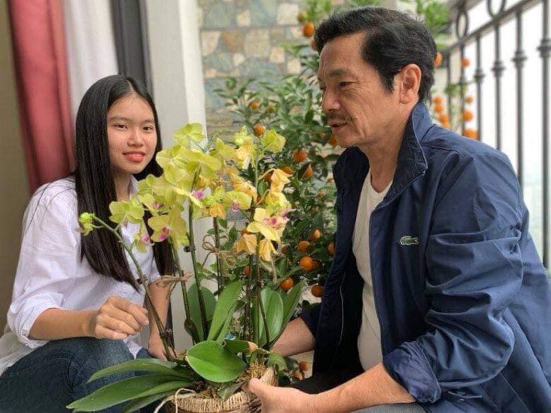 NSND Trung Anh là người trầm lặng nhưng nghiêm khắc trong cách dạy dỗ con cái.