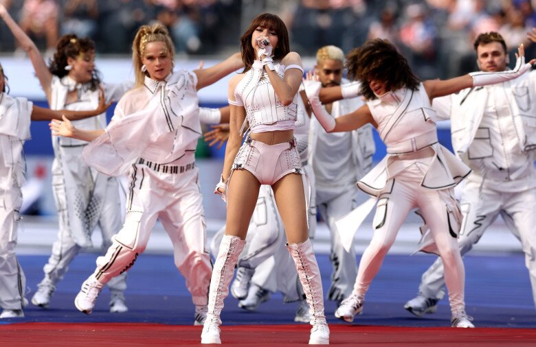 Lisa trở thành thành viên nhóm nhạc nữ Kpop đầu tiên biểu diễn tại lễ khai mạc World Cup.