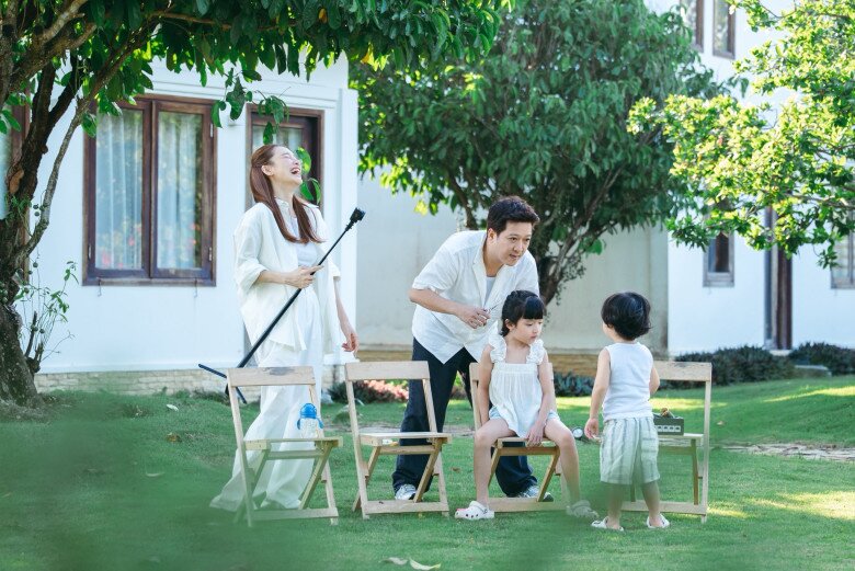 Cậu bé 5 tuổi mất mẹ từng mót mủ cao su, nay là danh hài nổi tiếng cả nước, có biệt thự rộng như công viên - 17