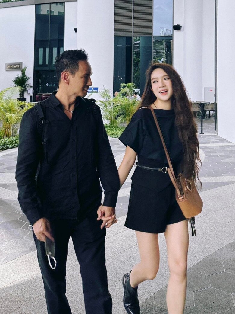 Người vợ giỏi giang kém 17 tuổi luôn đồng hành cùng Lý Hải.
