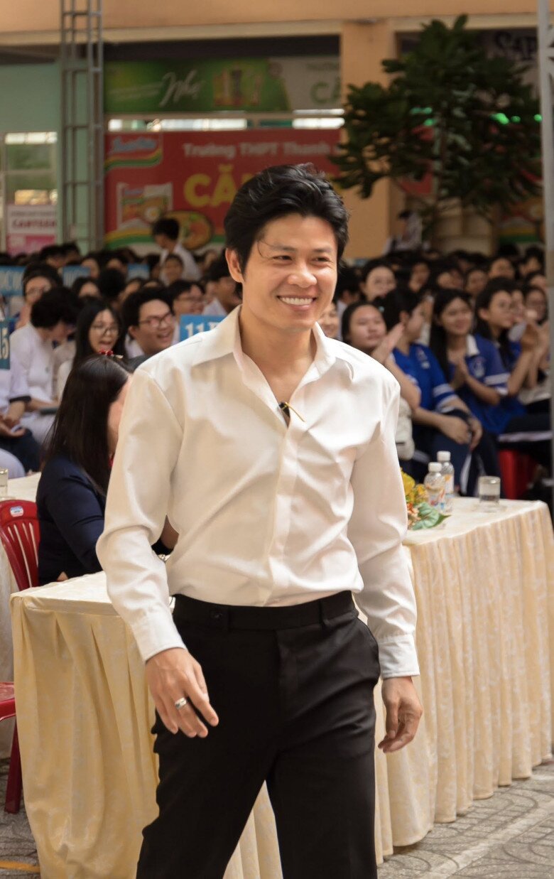 Anh cho rằng mình từ một đứa trẻ chỉ cầm trong tay 6-7 hợp âm mà đi được đến vị trí này, có được những thành công này là kỳ tích khó tin.