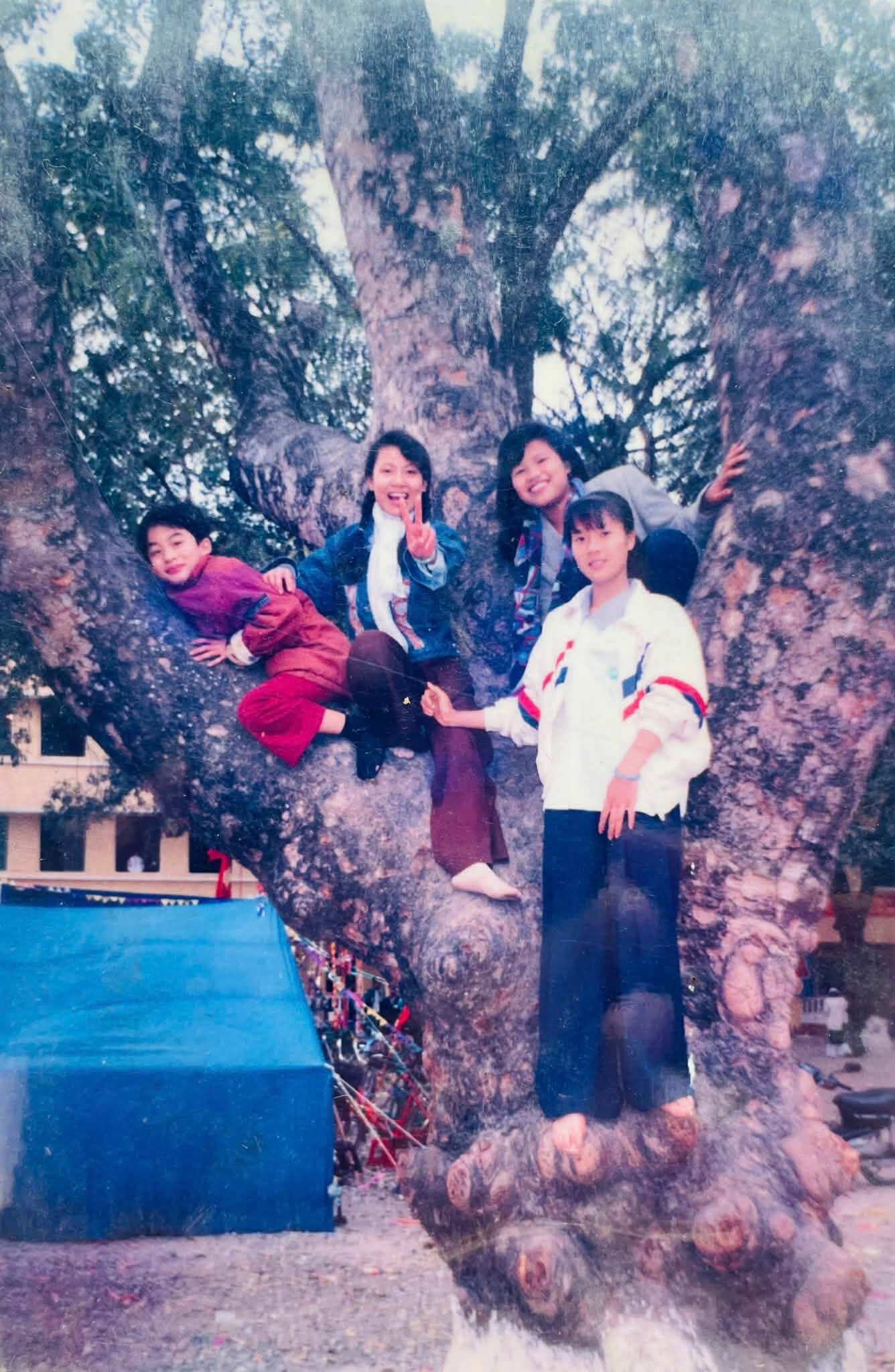 Tùng Dương khi xưa bé như cái kẹo nhưng rất thần thái.