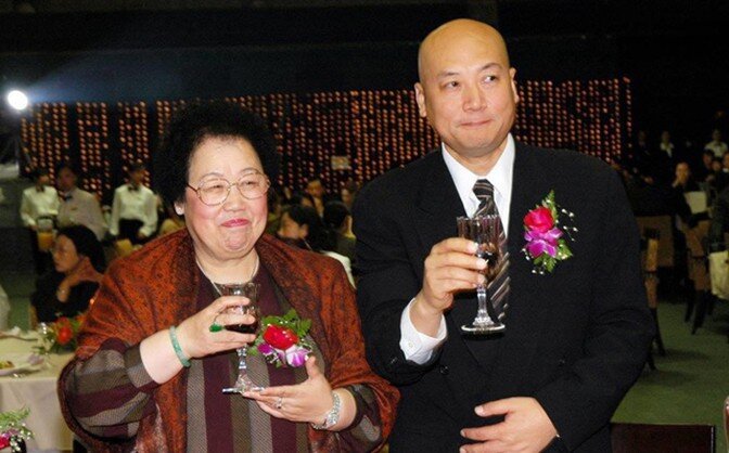 Trần Lệ Hoa thừa nhận rằng chính bà là người theo đuổi nam diễn viên.