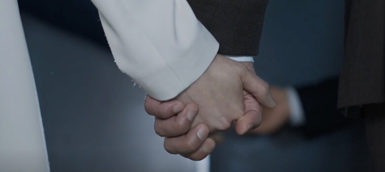 Sang Ah lần đầu chủ động nắm tay Bang Tae Seop.