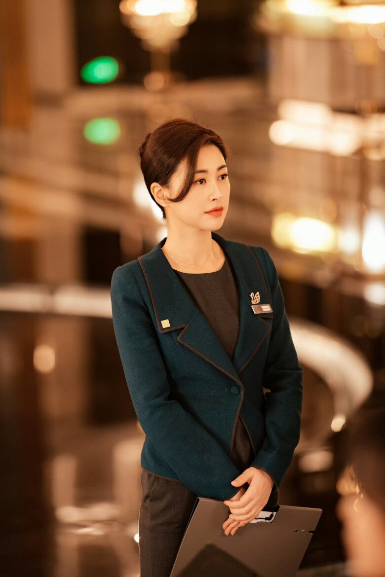 Mật Ngữ được đề nghị bắt đầu từ công việc tạp vụ, sau đó dần dần thăng tiến.