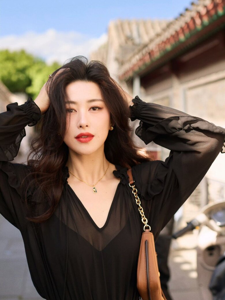 Từ nhỏ, Chu Châu đã được cưng như trứng mỏng .
