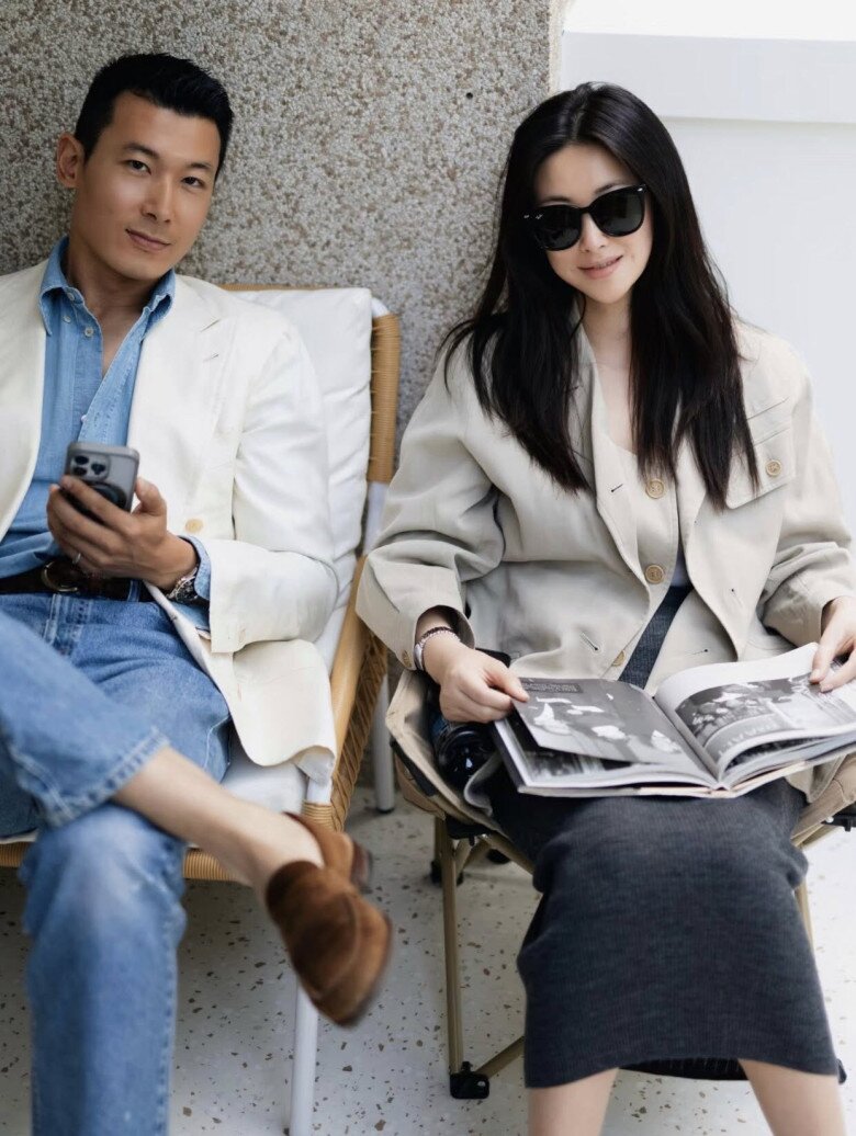 Vương Quân Giai từng là giảng viên Học viện Mỹ thuật Thanh Hoa thuộc Đại học Thanh Hoa. 