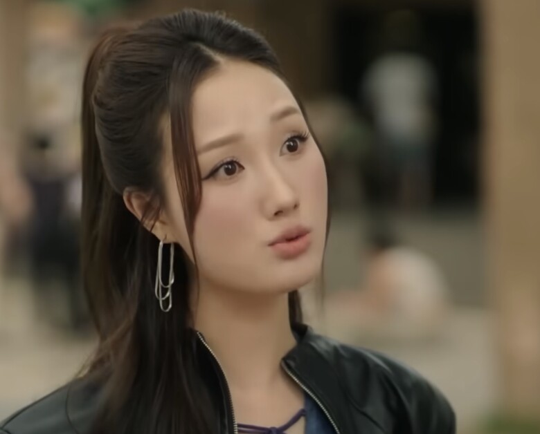 Hoàng Khánh Ly được khen biểu cảm đa dạng, cuốn hút khi vào vai gái đểu.
