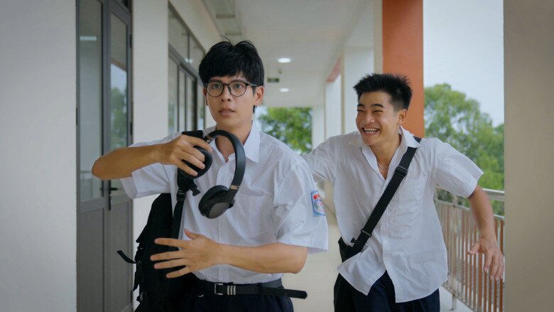 Thái Vũ (trái) đảm nhận vai Khuê, “thiên tài toán học” hướng nội, cô độc và giàu nội tâm. 