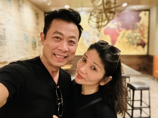 Hình ảnh hiếm hoi của Vân Sơn và bà xã được anh tiết lộ nhân kỷ niệm 33 năm ngày cưới.