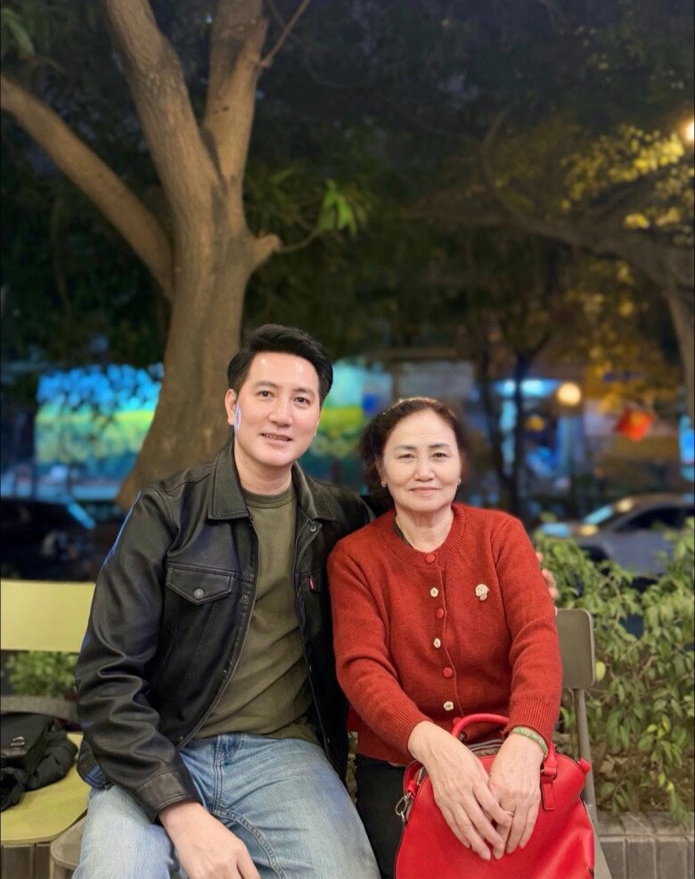 Đã có lúc vì mải mê sự nghiệp, nam ca sĩ vô tình quên mất việc giữ liên lạc với gia đình.