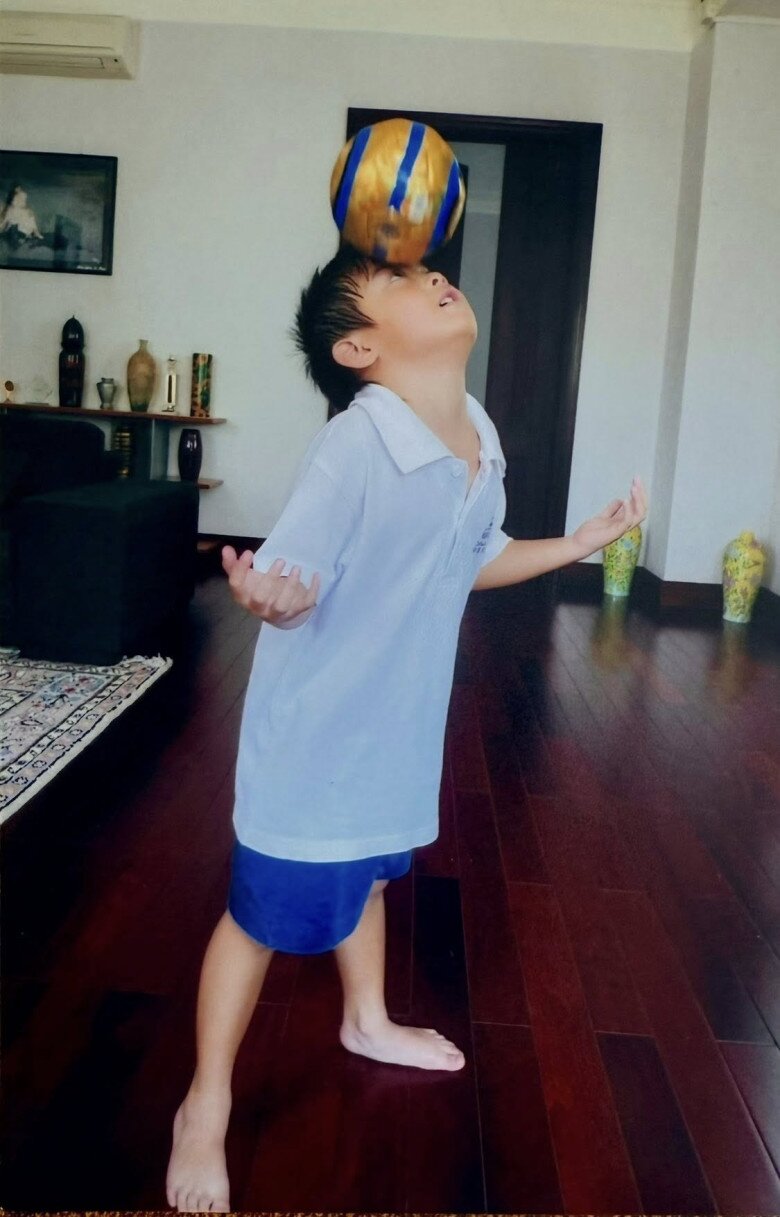 Từ nhỏ, con trai của Hiền Mai đã được rèn nhiều bộ môn.