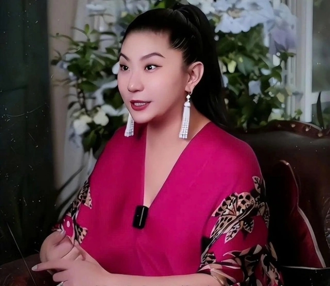 Thỉnh thoảng cô vẫn gọi điện hỏi thăm Tạ Hiền.