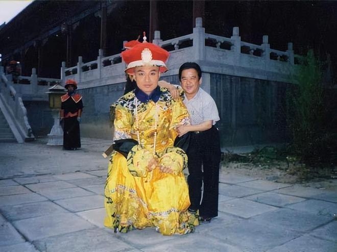 Dù vóc dáng nhỏ con hơn nhiều người nhưng Trần Tam Mộc lại là một người rất đào hoa.
