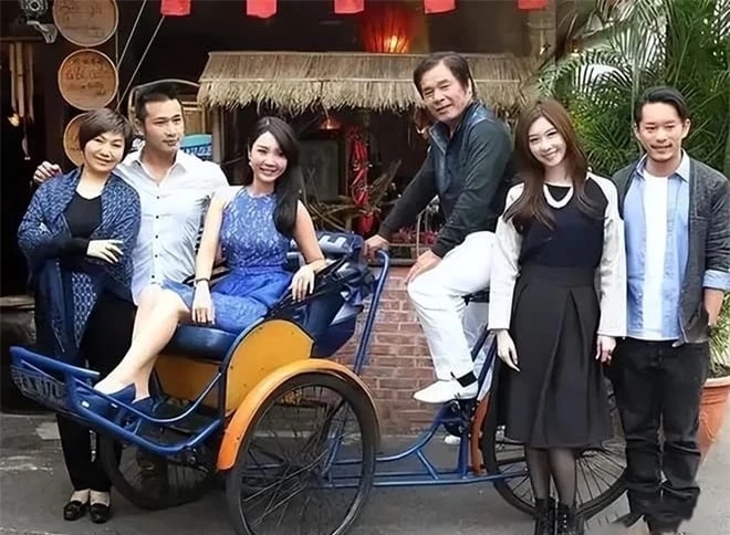 Không chỉ có sự nghiệp nổi bật, Lôi Hồng còn gây sốt vì có tới 7 người vợ.