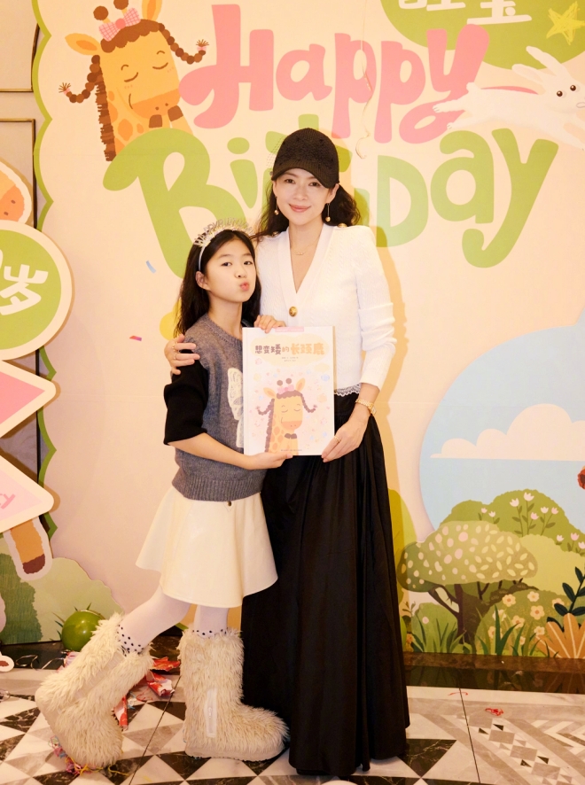 Hậu ly hôn, Chương Tử Di sống rất tốt, chỉ là không thể ở cùng con gái lớn.
