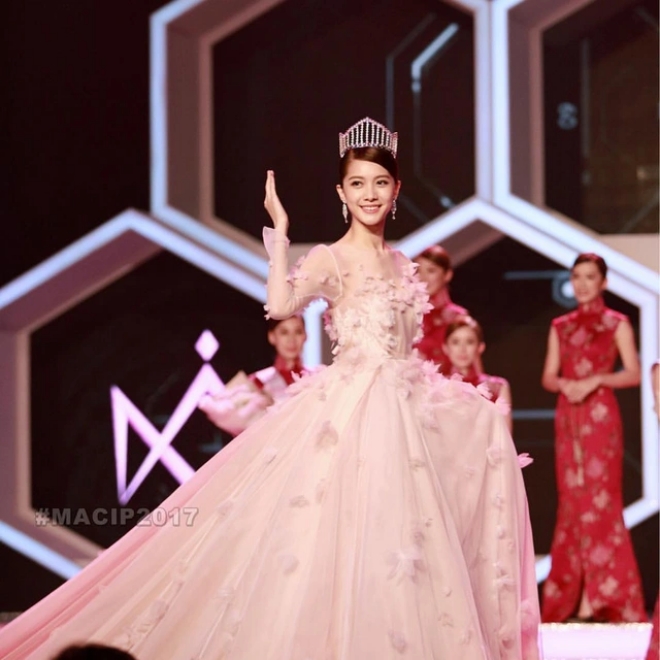Chân dung bóng hồng mới của Lý Trạch Giai.