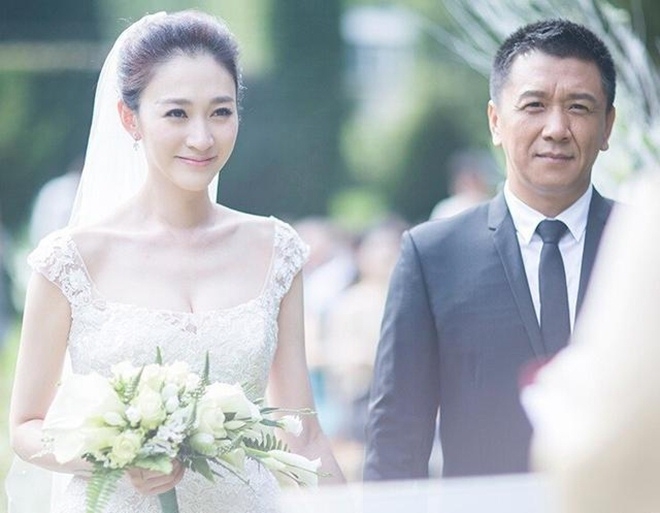 Lý Tiểu Nhiễm trong đám cưới với người tri kỷ Từ Giai Ninh.