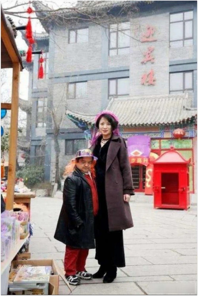 Các cô vợ của Trần Tam Mộc, cô sau xinh hơn cô trước.