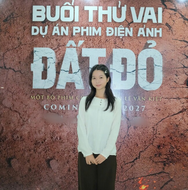 Lâm Thanh Mỹ xuất hiện với vẻ ngoài thanh thuần, trong sáng.