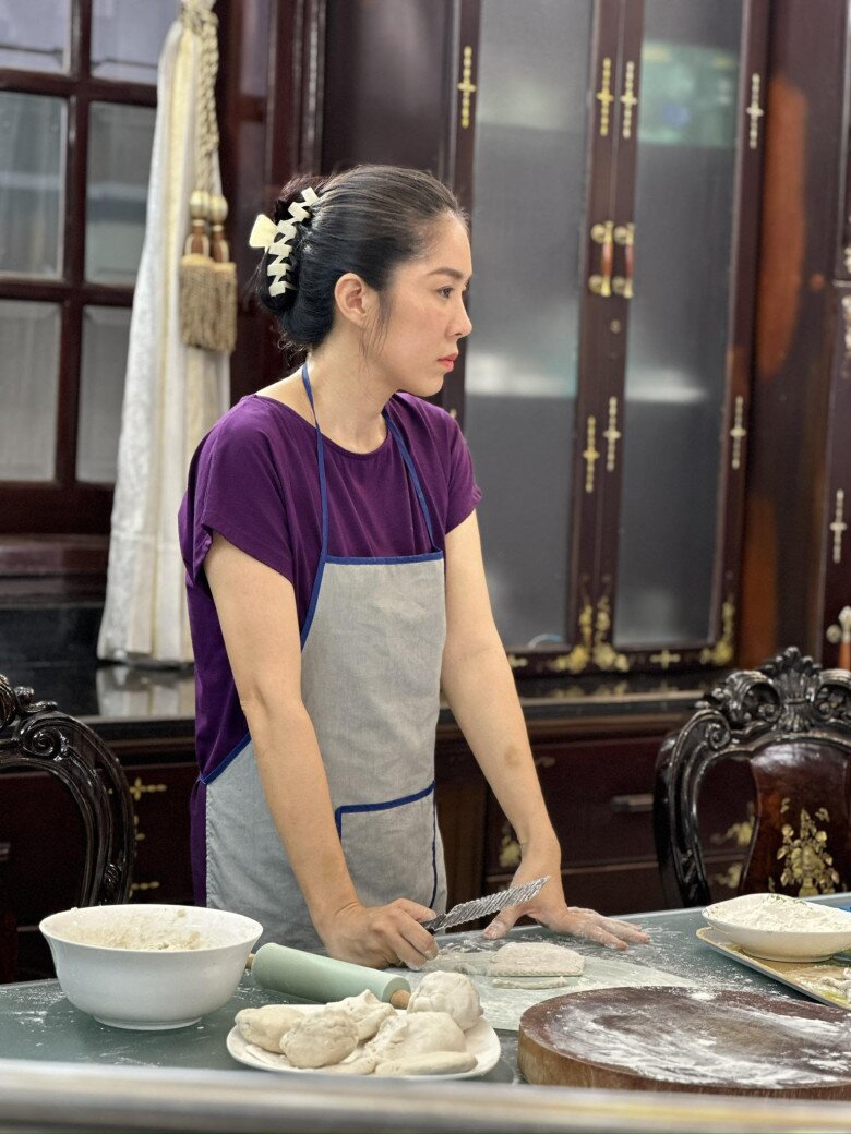 Tạo hình nhân vật Mai do Lê Phương đảm nhận. Đây là mẫu phụ nữ hi sinh nhiều quá đến mức quên luôn bản thân.