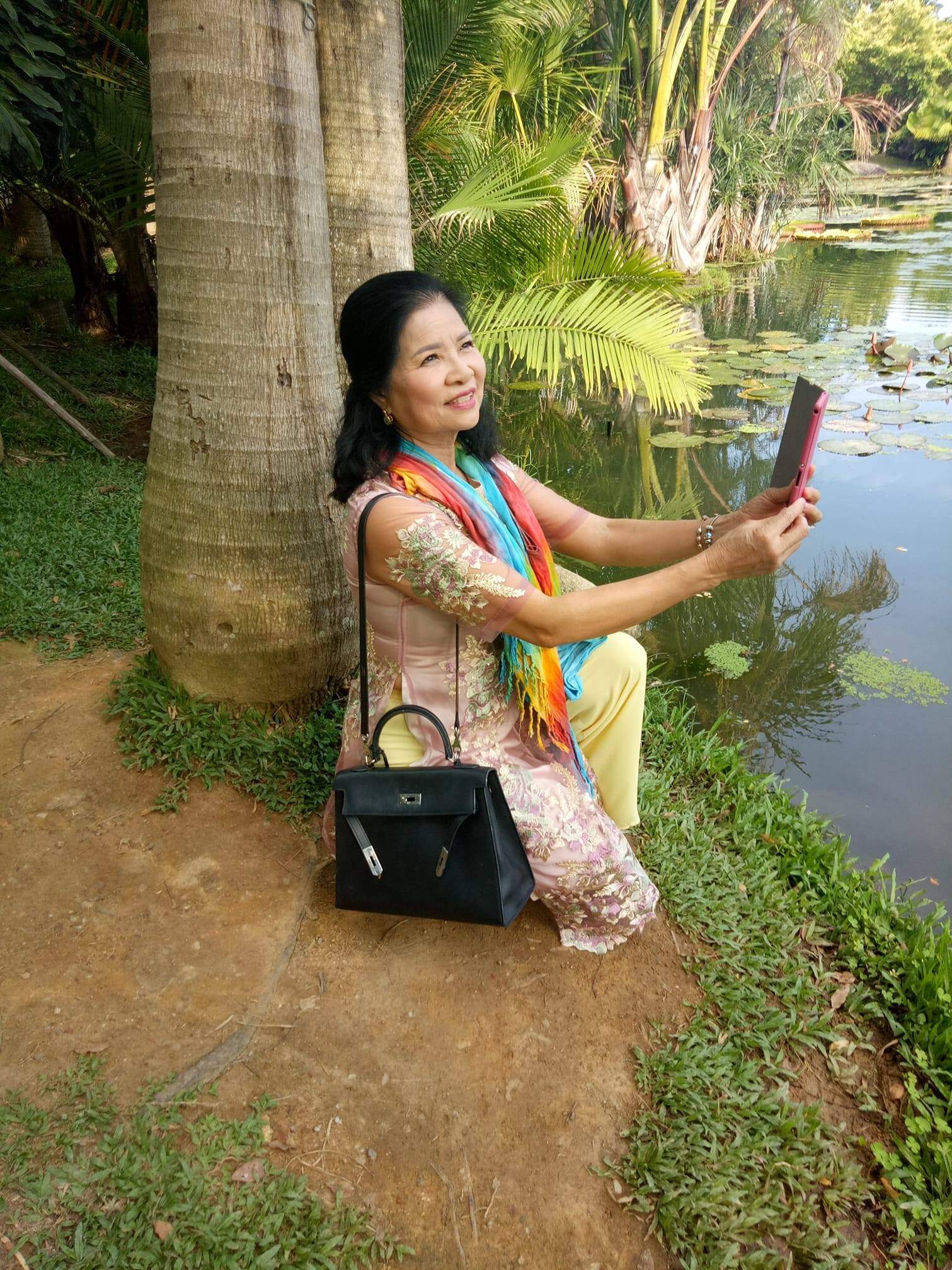 Sự bình yên hiện tại chính là món quà báo hiếu ý nghĩa nhất mà cựu hotgirl Hà thành dành cho người mẹ tuyệt vời của mình.