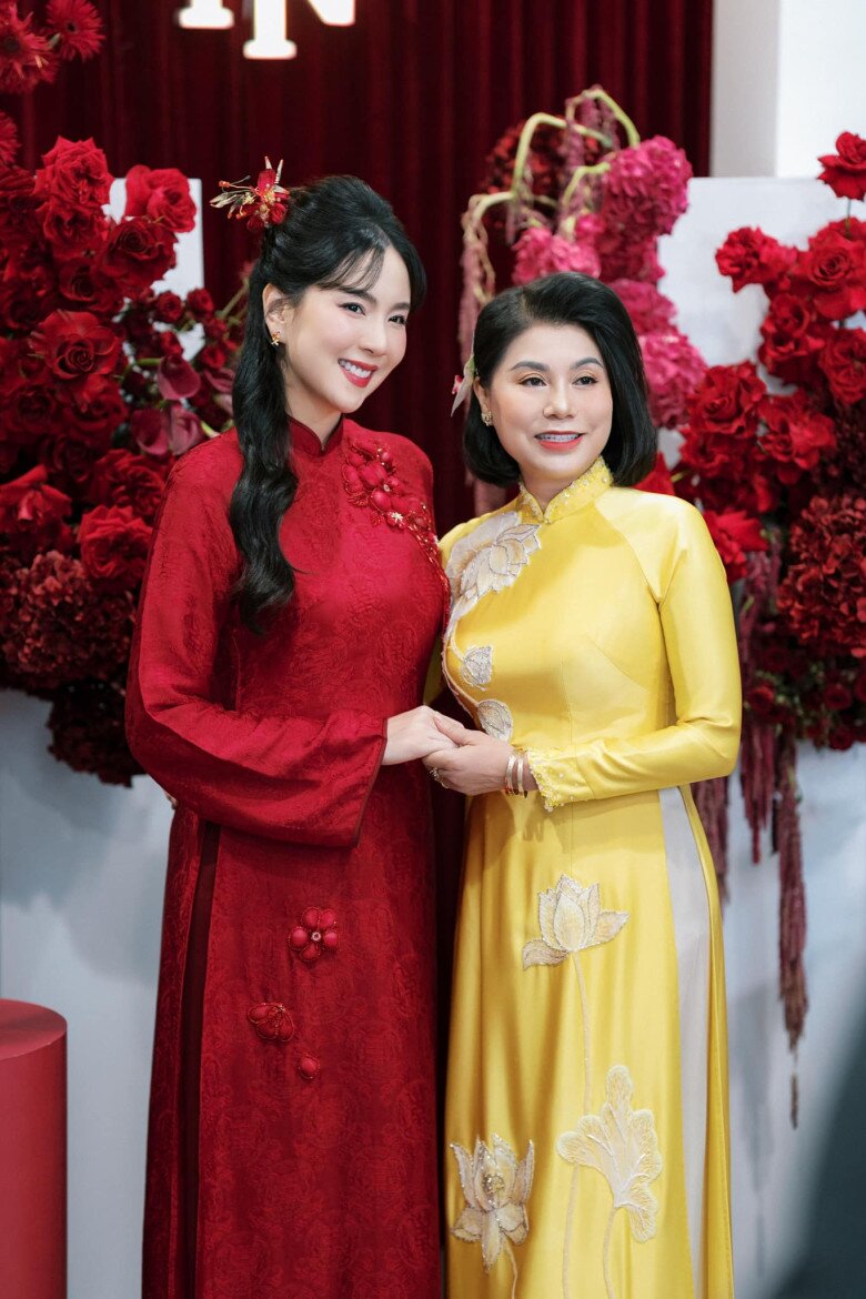Bà gọi con gái là viên ngọc vô cùng quý giá của mình.