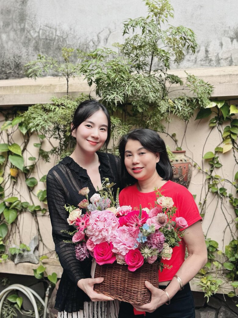 Mẹ ruột trẻ đẹp của amp;#34;MC xinh nhất VTVamp;#34; không quản nắng mưa vì cô con gái duy nhất, từng sụt 10kg vì thương con - 6