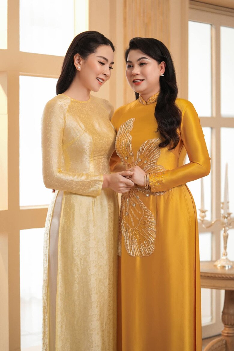 Mai Ngọc từng chia sẻ rằng: Mẹ bé nhỏ nhưng lại sinh ra cô bé khủng long