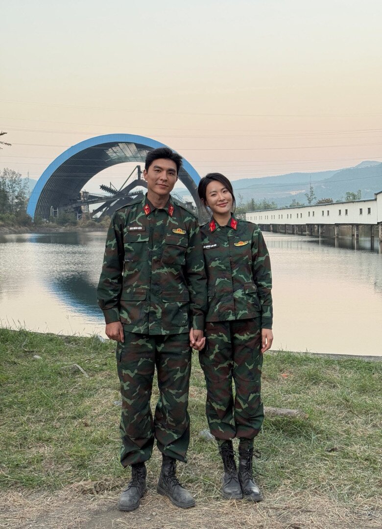 Nét phong trần của Minh Kiên kết hợp với vẻ đẹp trí tuệ của Lam Anh đã định nghĩa lại khái niệm cặp đôi quyền lực trên màn ảnh VTV.