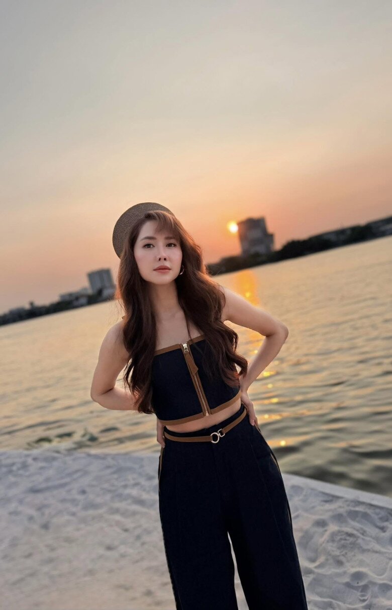 Tường Vi không áp lực khi chứng kiến các đồng nghiệp gặt hái được nhiều thành công.