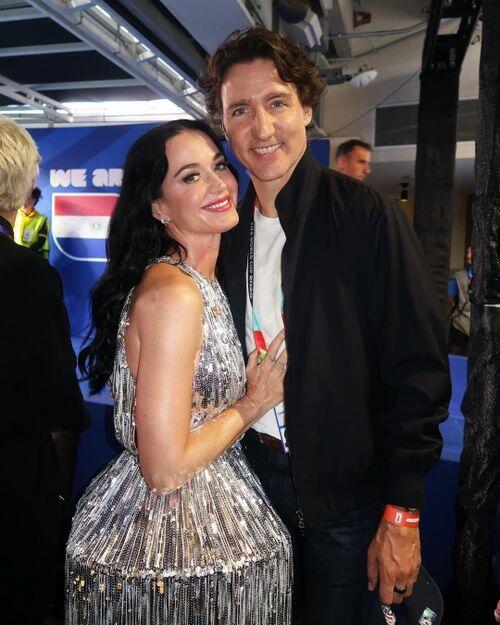Katy Perry và bạn trai tại hậu trường lễ khai mạc World Cup 2026.