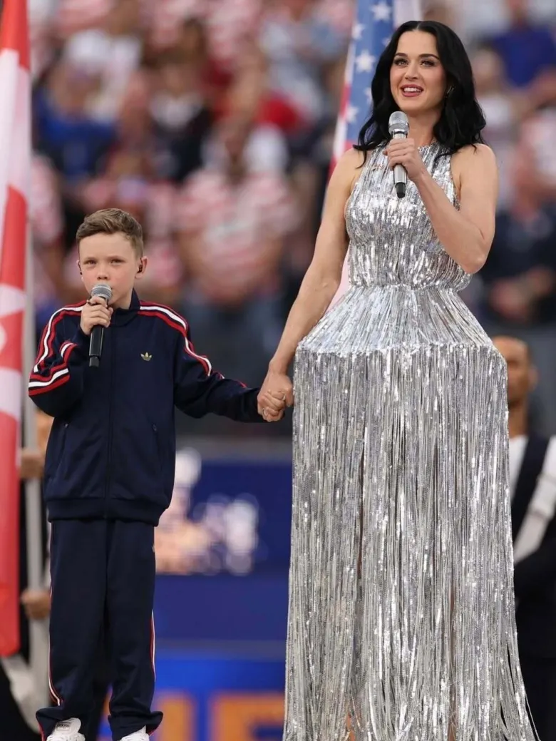 Khi mới 5 tuổi, Tius Luka đã tự thu âm ca khúc Wonder của Katy Perry và đăng tải trên mạng.