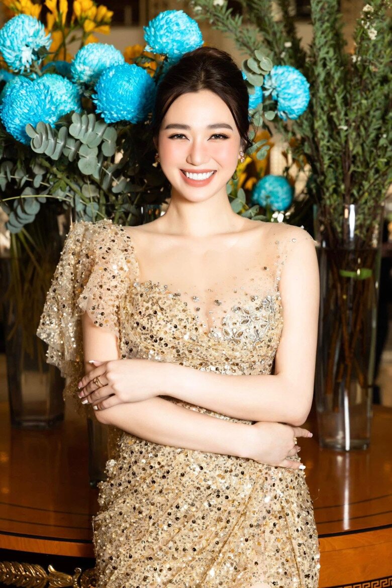 Không chỉ là người đẹp đa tài, cô là phú bà đích thực.