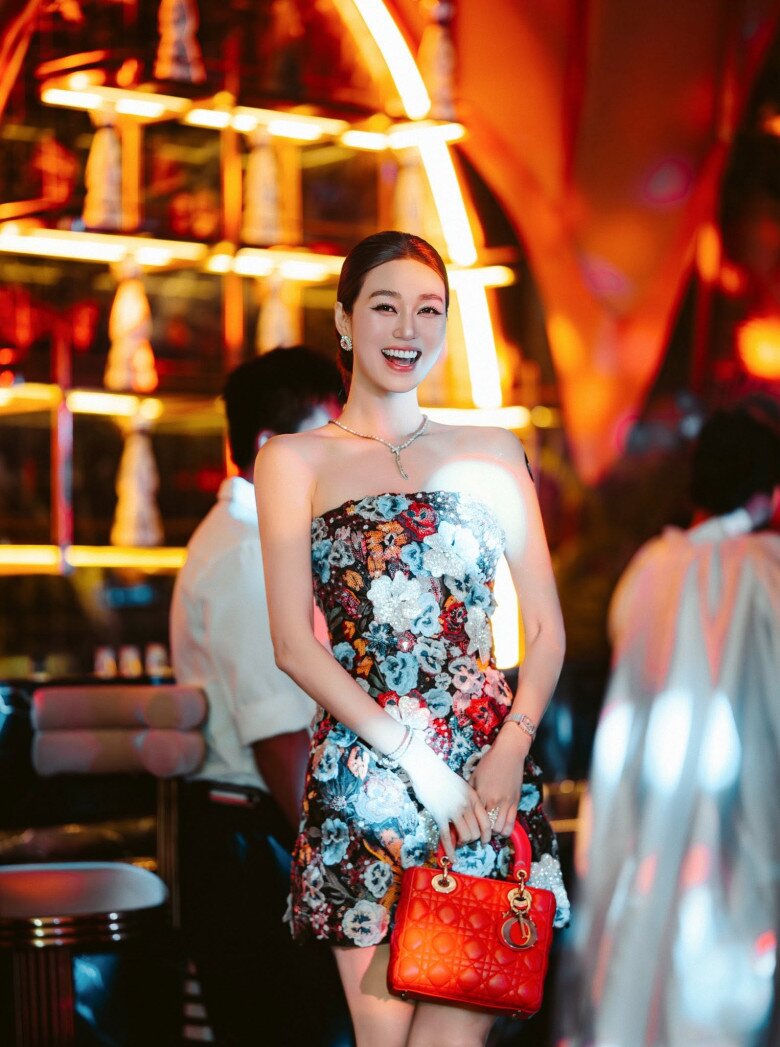 Mỹ nhân Việt sở hữu tòa nhà 7 tầng mang tên mình chọn sống không chồng con, 35 tuổi vẫn đẹp rực rỡ - 2
