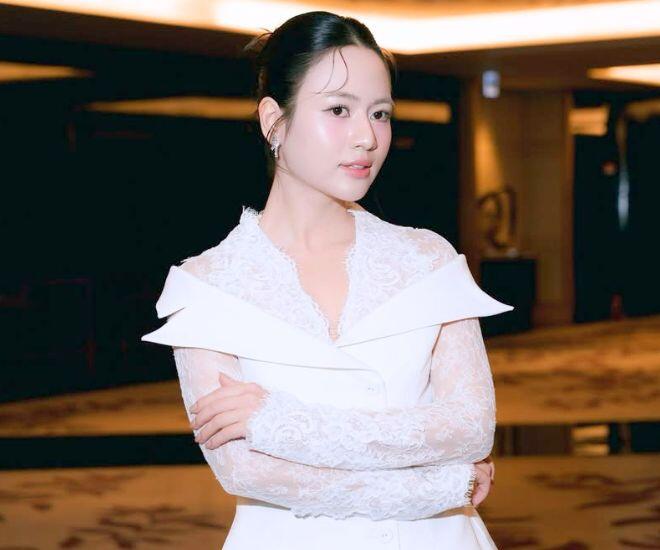 Vai Mai trong Lửa Trắng sẽ là vai diễn cuối của Việt Hoa trước khi sinh con.