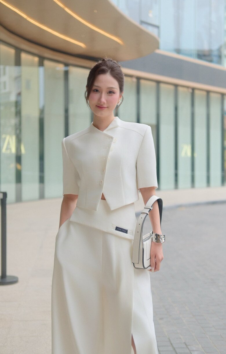 Cô từng tham gia hơn 10 tác phẩm truyền hình.