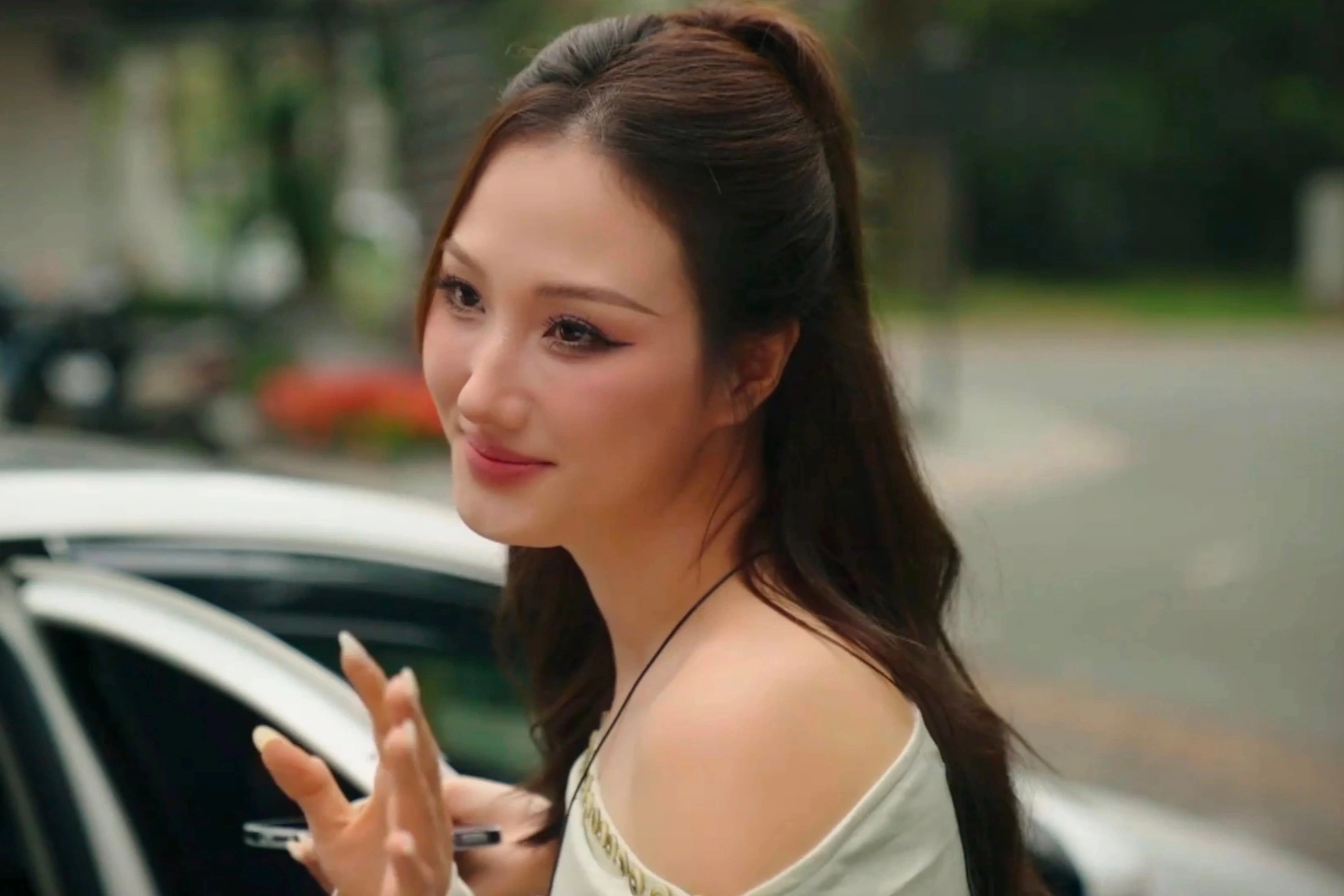 Cô vừa ghi dấu ấn với vai Diễm trong Bước Chân Vào Đời.