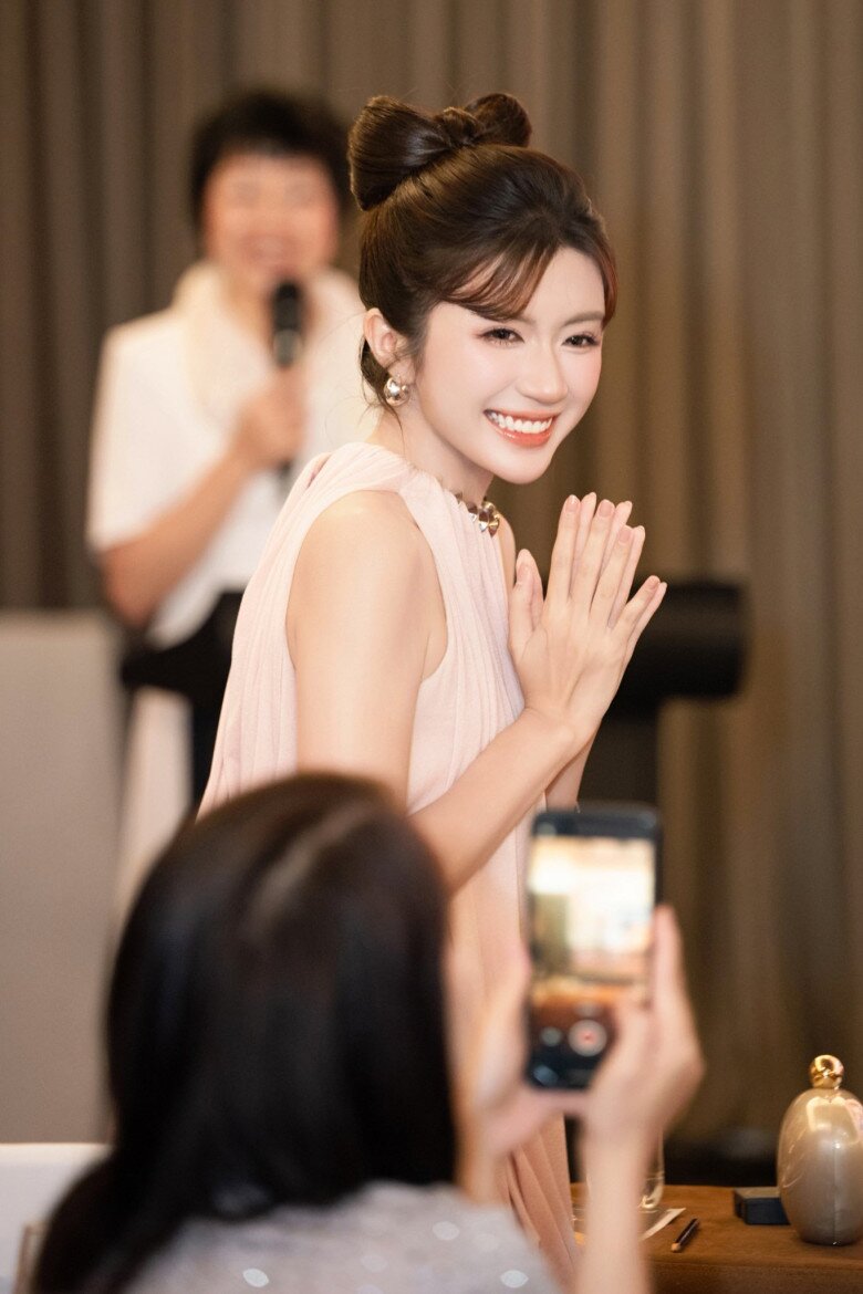Nữ diễn viên cho biết cô không ngại khi được gọi là cháu dâu NSƯT Chí Trung.