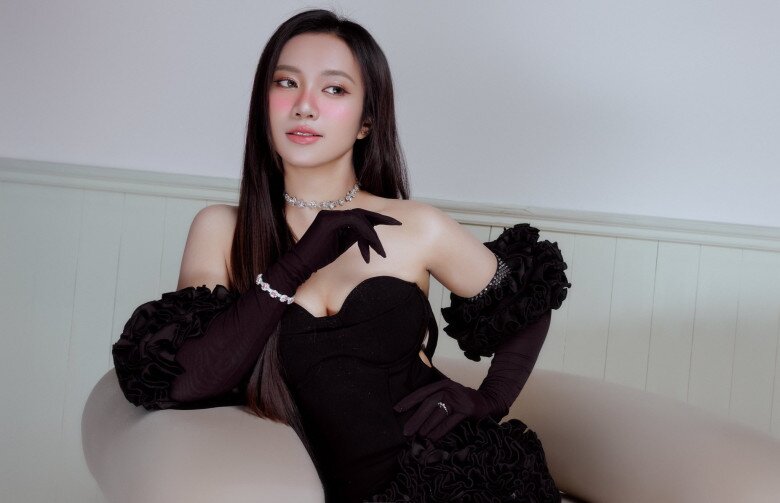 Mai Bảo Ngọc bước vào giới giải trí với vai trò MC, diễn viên.